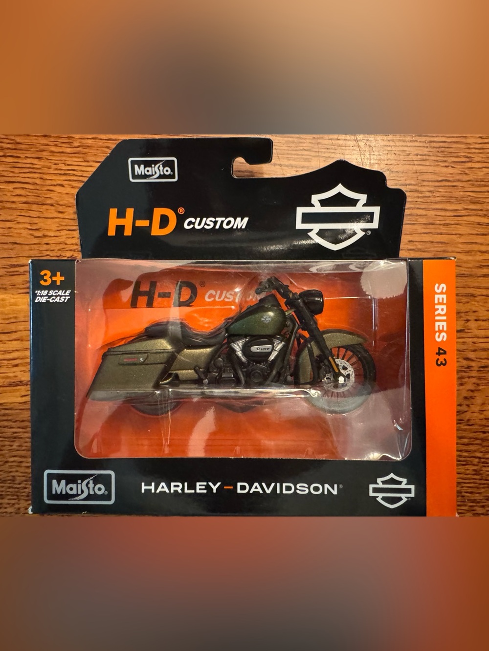 Harley-Davidson Olive Green and Black H-D Custom Maisto Die-Cast